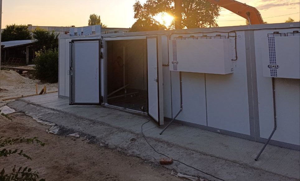 Холодильная и морозильная камеры